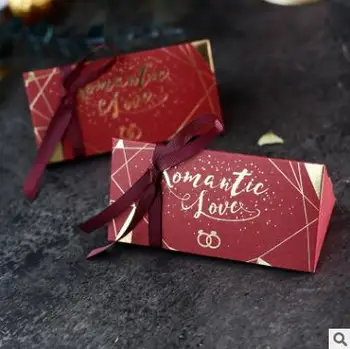 30 шт./лот Европейский стиль Бронзирующие свадебные конфетные коробки Casamento Decor Красные ленты Подарочная коробка Свадебная вечеринка Сувениры Посуда Декор